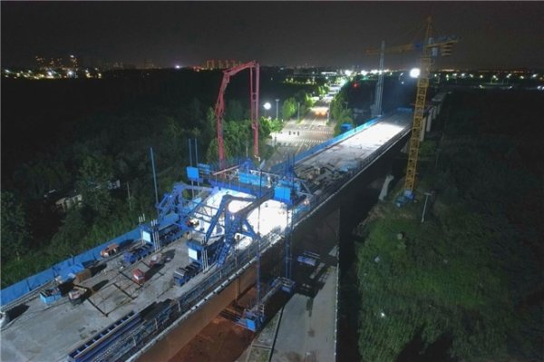 搭搭网 新建上海至南京至合肥高铁安徽段站前1标最大跨度连续梁合龙