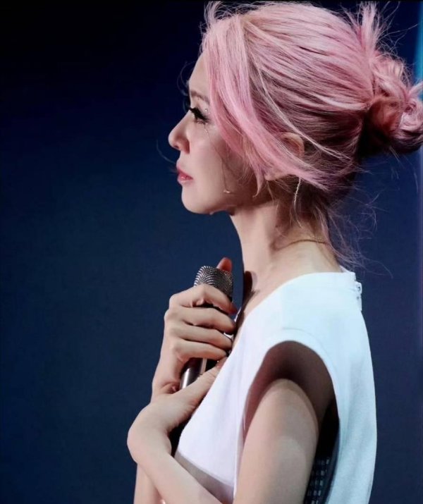 欧维策略 薛凯琪演唱会落泪瞬间，我看到了艺人最真实的一面