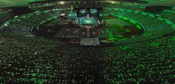 通弘网 华晨宇苏州演唱会圆满结束！七夕万人比心告白，南京乐园即将开售