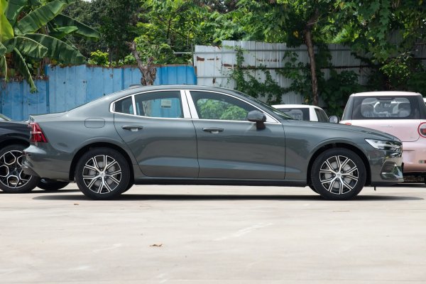 公牛配资端 沃尔沃S60 2026款手册，哪款配置性价比更高？